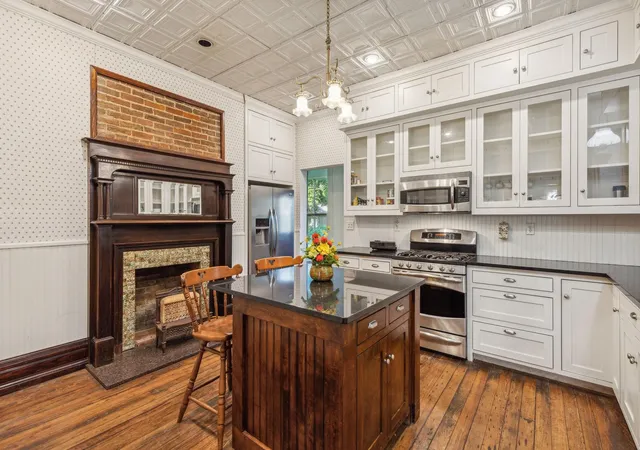 Photo 4 of House for sale at 405 W Clifton St, Pilot Point, TX 76258 | MLS# 21335893 | Listing updated on 2026-08-13