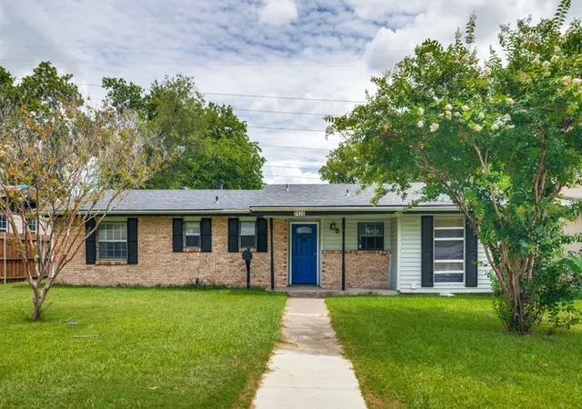 Photo 1 of Single family home for sale at 2426 Whit Dr, Mesquite, TX 75150 | MLS# 21336352 | Listing updated on 2026-08-12