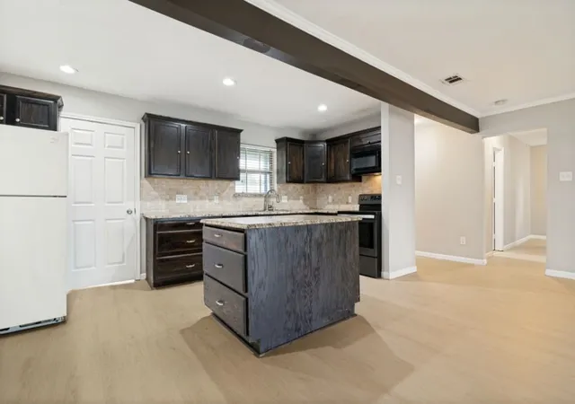 Photo 3 of Sale Pending at 2426 Whit Dr, Mesquite, TX 75150 | MLS# 21336352 | Listing updated on 2026-09-30