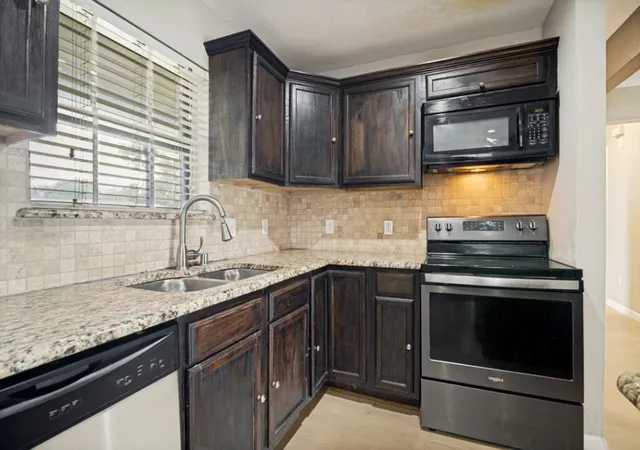 Photo 4 of Sale Pending at 2426 Whit Dr, Mesquite, TX 75150 | MLS# 21336352 | Listing updated on 2026-09-30