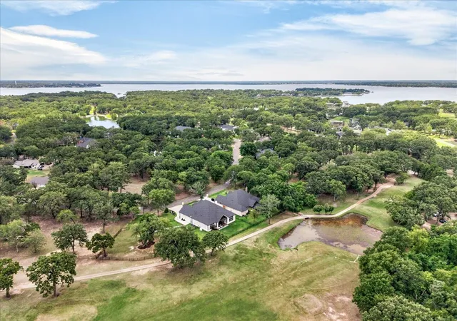 Photo 3 of Single family home for sale at 181 Colonial Dr, Mabank, TX 75156 | MLS# 21336444 | Listing updated on 2026-09-07