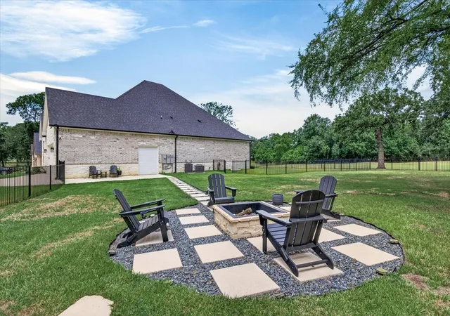Photo 3 of Single family home for sale at 181 Colonial Dr, Mabank, TX 75156 | MLS# 21336444 | Listing updated on 2026-09-07