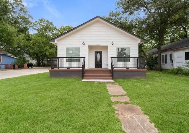 Photo 35 of Single family home for sale at 1027 W 2nd Ave, Corsicana, TX 75110 | MLS# 21336520 | Listing updated on 2026-07-21