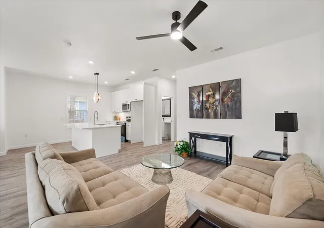 Photo 3 of Single family home for sale at 1027 W 2nd Ave, Corsicana, TX 75110 | MLS# 21336520 | Listing updated on 2026-09-15