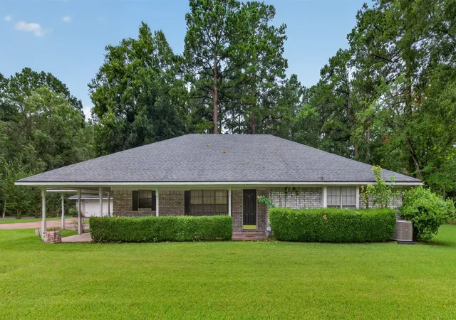 Single family home for sale at 7516 Waterwood Dr, Greenwood, LA 71033 | MLS# 21327427