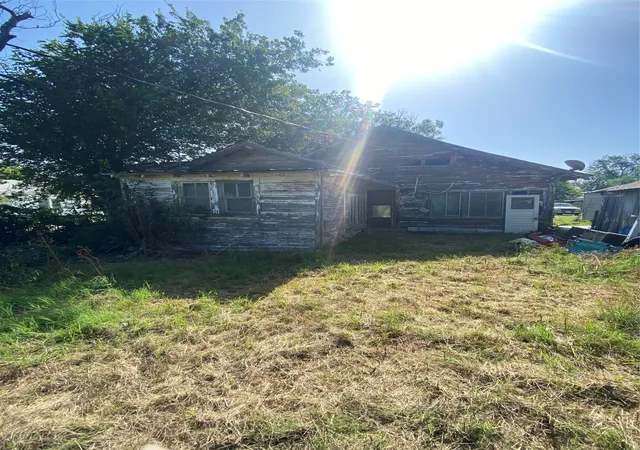 Photo 2 of Single family home for sale at 402 S Nueces St, Coleman, TX 76834 | MLS# 21334251 | Listing updated on 2026-09-17