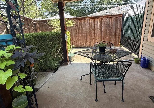 4th image of 4113 Barksdale Ct, Dallas, TX 75211 | MLS# 21333912