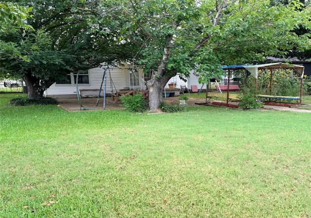 Photo 2 of Single family home for sale at 2101 14Th Ave, Mineral Wells, TX 76067 | MLS# 21336479 | Listing updated on 2026-10-08