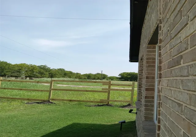 Photo 2 of Single family home for sale at 750 Section House Rd, Ennis, TX 75119 | MLS# 21336670 | Listing updated on 2026-07-21