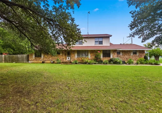 Photo 35 of Single family home for sale at 408 E Mulberry St, Leonard, TX 75452 | MLS# 21336733 | Listing updated on 2026-08-22