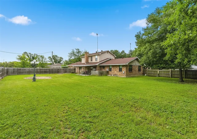 Photo 3 of Single family home for sale at 408 E Mulberry St, Leonard, TX 75452 | MLS# 21336733 | Listing updated on 2026-09-29