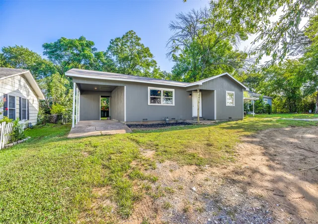 Photo 2 of Single family home for sale at 2415 W Morton St, Denison, TX 75020 | MLS# 21336737 | Listing updated on 2026-07-21