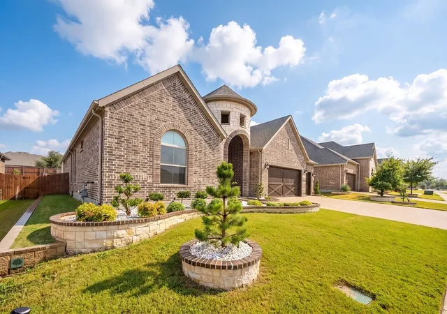 Photo 3 of Sale Pending at 1320 Cecilia Ct, Arlington, TX 76002 | MLS# 21336658 | Listing updated on 2026-08-19