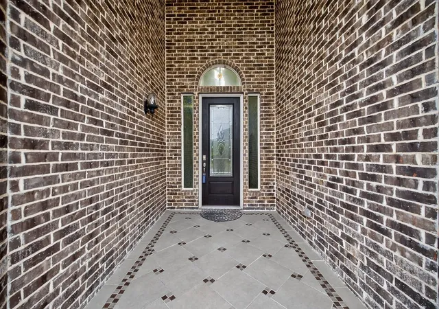 Photo 3 of Sale Pending at 1320 Cecilia Ct, Arlington, TX 76002 | MLS# 21336658 | Listing updated on 2026-08-19