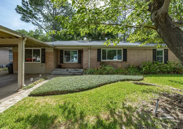 Photo 2 of Single family home for sale at 828 Billie Ruth Ln, Hurst, TX 76053 | MLS# 21336674 | Listing updated on 2026-10-08