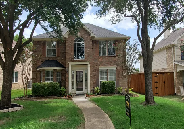 Homes for sale in Plano, TX | 2424 Hunters Run Dr, Plano, TX 75025 | MLS# 21335760