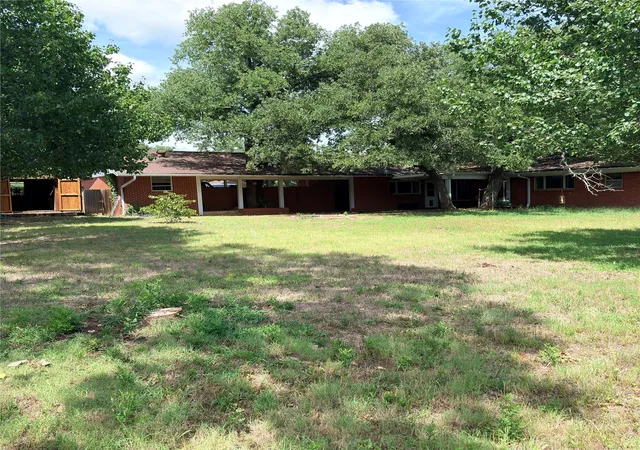 Photo 3 of Single family home for sale at 3103 N Oak Ave, Mineral Wells, TX 76067 | MLS# 21336799 | Listing updated on 2026-10-03