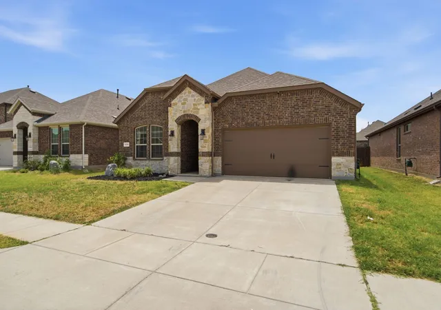 Photo 2 of Sale Pending at 11136 Gold Pan Trl, Aubrey, TX 76227 | MLS# 21336820 | Listing updated on 2026-10-08
