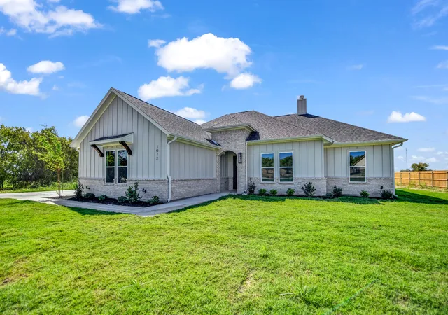 Photo 3 of Single family home for sale at 1012 Don Eve Ct, Azle, TX 76020 | MLS# 21336825 | Listing updated on 2026-09-30