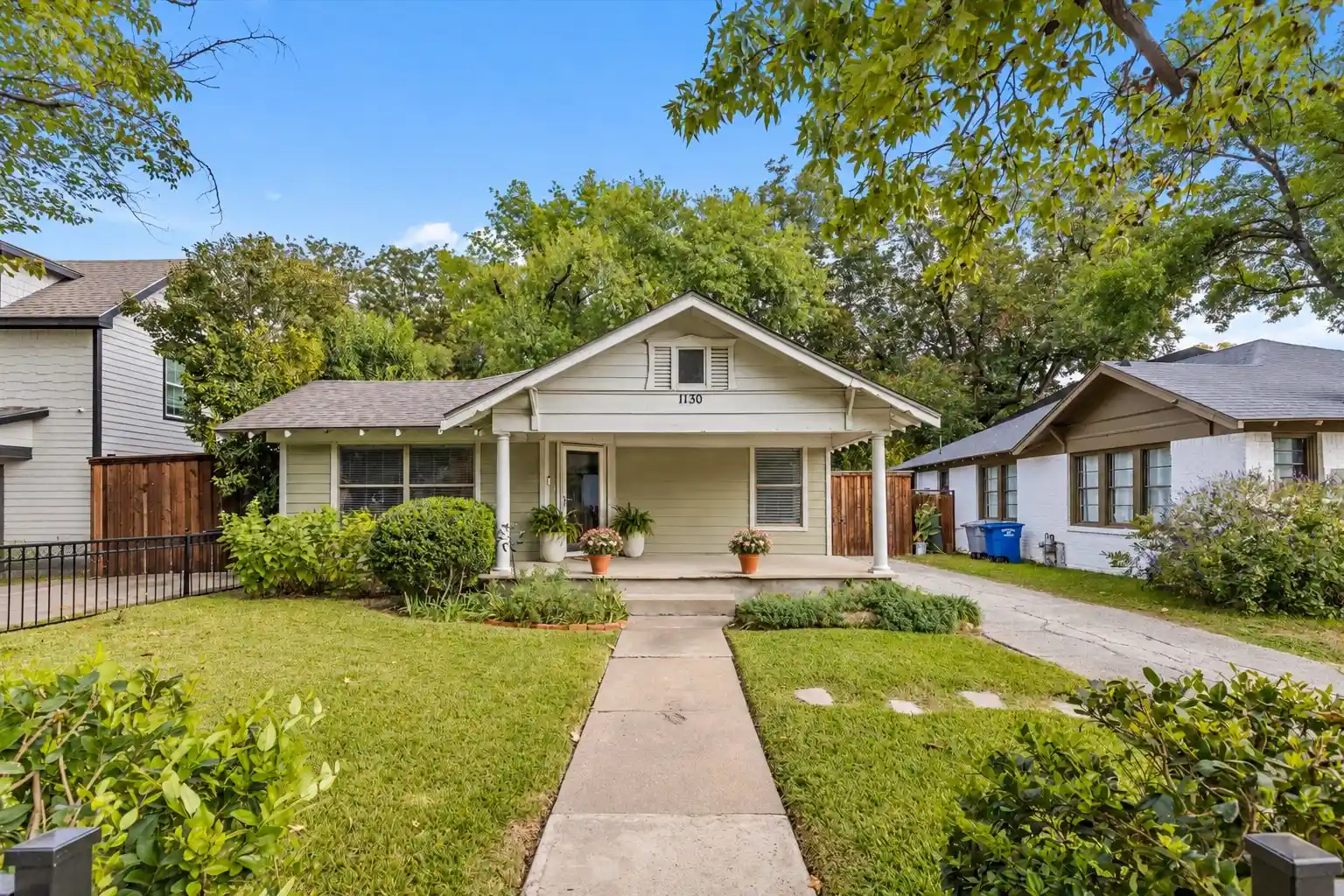 Single family home for sale at 1130 S Montreal Ave, Dallas, TX 75208 | MLS# 21333687