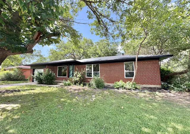 1st image of 1812 Carlton St, Denton, TX 76201 | MLS# 21336839