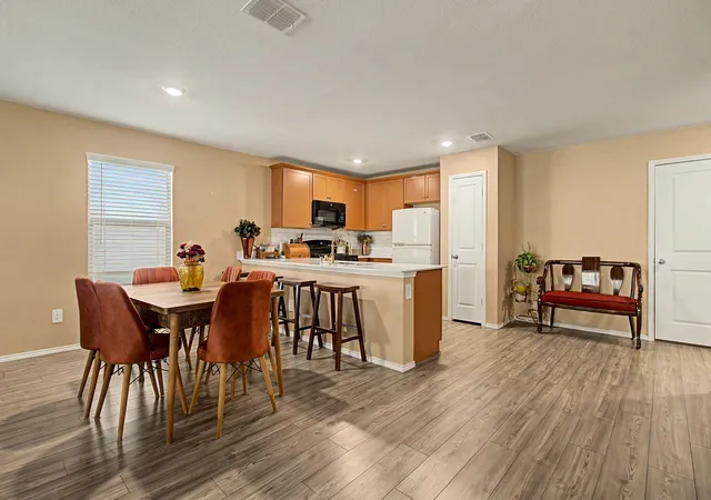 Photo 3 of Single family home for sale at 1517 Oak Creek Dr, Hutchins, TX 75141 | MLS# 21333058 | Listing updated on 2026-07-27