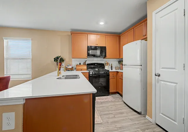 Photo 4 of Single family home for sale at 1517 Oak Creek Dr, Hutchins, TX 75141 | MLS# 21333058 | Listing updated on 2026-07-27