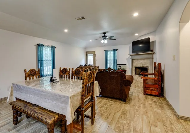 Photo 4 of Single family home for sale at 816 Elmo Dr, Seagoville, TX 75159 | MLS# 21325666 | Listing updated on 2026-09-30