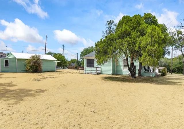 Photo 3 of Single family home for sale at 602 E Broadway St, Prosper, TX 75078 | MLS# 21336075 | Listing updated on 2026-08-29