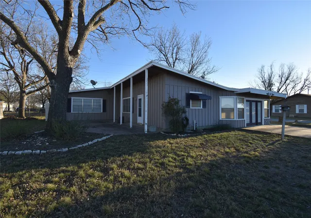 Photo 1 of Single family home for sale at 300 N Shore, Brady, TX 76825 | MLS# 21336834 | Listing updated on 2026-07-21