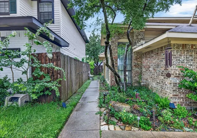 Photo 2 of Single family home for sale at 521 Blanco Dr, Mesquite, TX 75150 | MLS# 21336922 | Listing updated on 2026-09-01