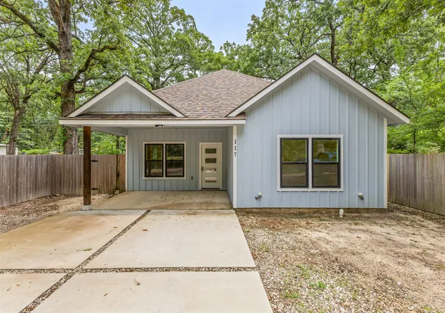 Photo 1 of Single family home for sale at 711 Pawnee Trl, Mabank, TX 75156 | MLS# 21336941 | Listing updated on 2026-09-17