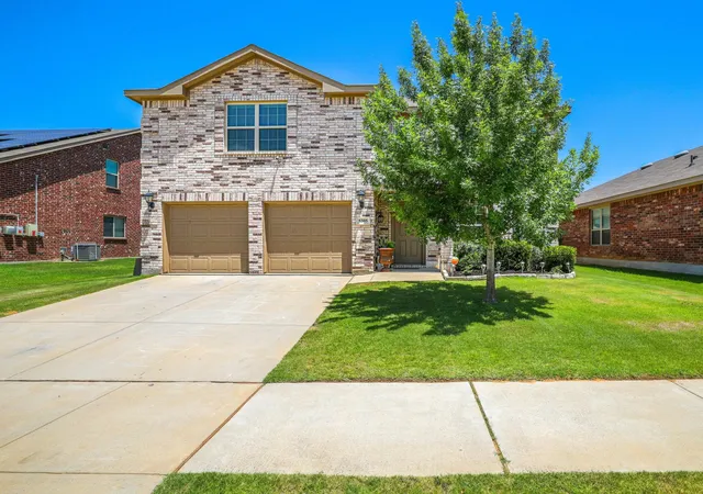 Photo 2 of Single family home for sale at 5305 Wharfside Pl #1, Denton, TX 76208 | MLS# 21336671 | Listing updated on 2026-07-21