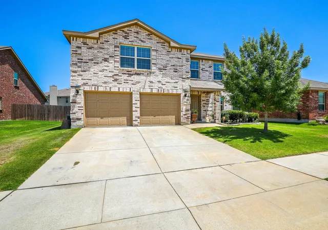 Photo 3 of Single family home for sale at 5305 Wharfside Pl #1, Denton, TX 76208 | MLS# 21336671 | Listing updated on 2026-07-21