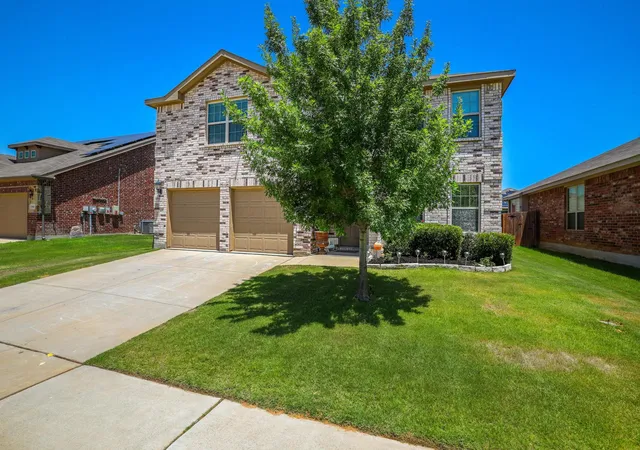 Photo 3 of Single family home for sale at 5305 Wharfside Pl #1, Denton, TX 76208 | MLS# 21336671 | Listing updated on 2026-07-21