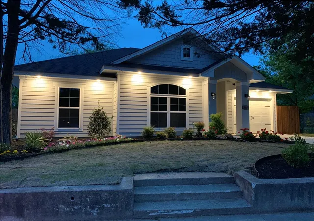 Photo 1 of Single family home for sale at 305 Wyatt St, Waxahachie, TX 75165 | MLS# 21336969 | Listing updated on 2026-07-21