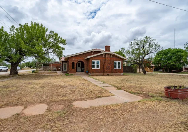 Photo 3 of Single family home for sale at 305 W Swenson Ave, Aspermont, TX 79502 | MLS# 21336853 | Listing updated on 2026-07-21