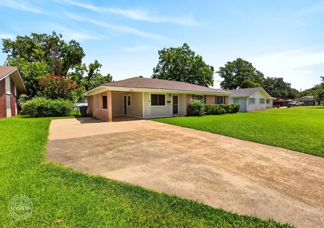 Photo 3 of Sale Pending at 2423 Belmont Blvd, Bossier City, LA 71111 | MLS# 21335674 | Listing updated on 2026-08-30