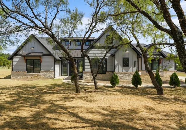 Photo 2 of Single family home for sale at 3217 Bairds Ln, Burleson, TX 76028 | MLS# 21329861 | Listing updated on 2026-08-28