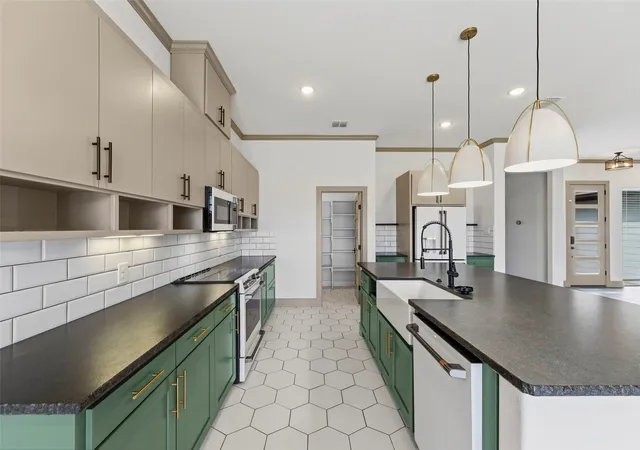 Photo 4 of Single family home for sale at 3217 Bairds Ln, Burleson, TX 76028 | MLS# 21329861 | Listing updated on 2026-10-01