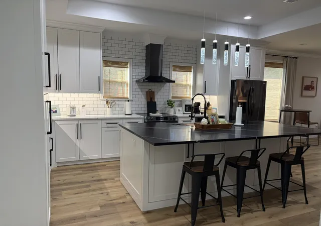 Photo 4 of Single family home for sale at 600 Lucas Dr, Athens, TX 75751 | MLS# 21337024 | Listing updated on 2026-10-05