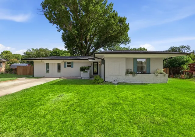 Single family home for sale at 385 Crockett, Lewisville, TX 75057 | MLS# 21336978