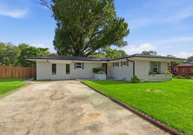 Photo 2 of Single family home for sale at 385 Crockett, Lewisville, TX 75057 | MLS# 21336978 | Listing updated on 2026-07-21