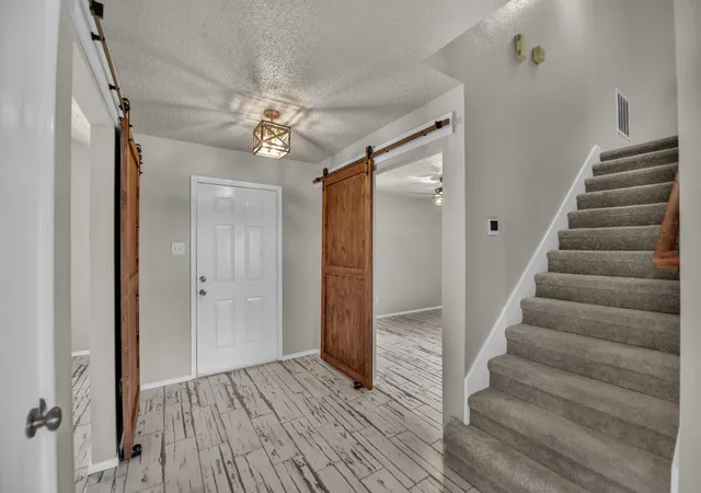 Photo 4 of Single family home for sale at 617 Oak View Ct, Azle, TX 76020 | MLS# 21331080 | Listing updated on 2026-08-25