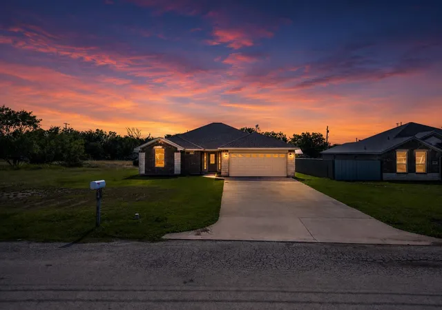1st image of 1007 Sw 2nd Ave, Mineral Wells, TX 76067 | MLS# 21334533