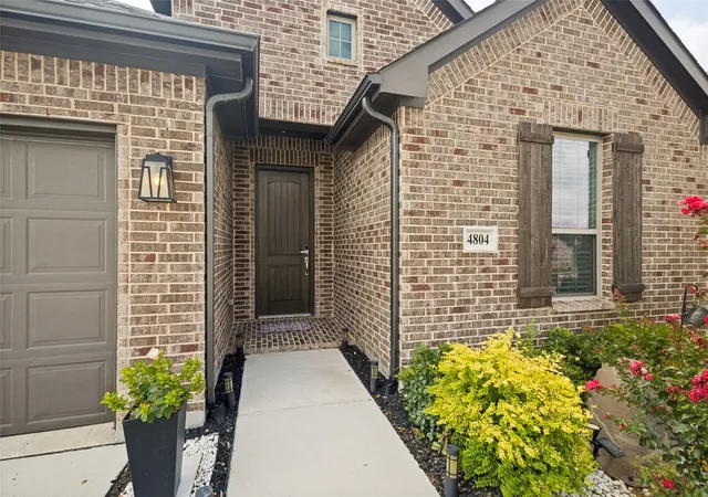 Photo 2 of Single family home for sale at 4804 High Ridge Trl, Roanoke, TX 76262 | MLS# 21336408 | Listing updated on 2026-09-03