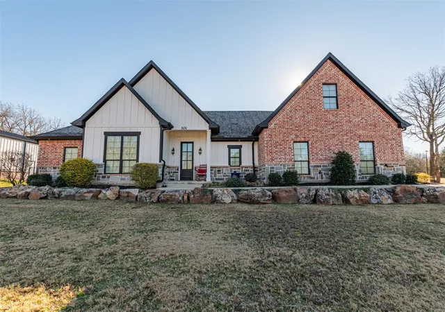 Photo 1 of Single family home for sale at 101 Lakeview Trl, Mabank, TX 75147 | MLS# 21335372 | Listing updated on 2026-08-08