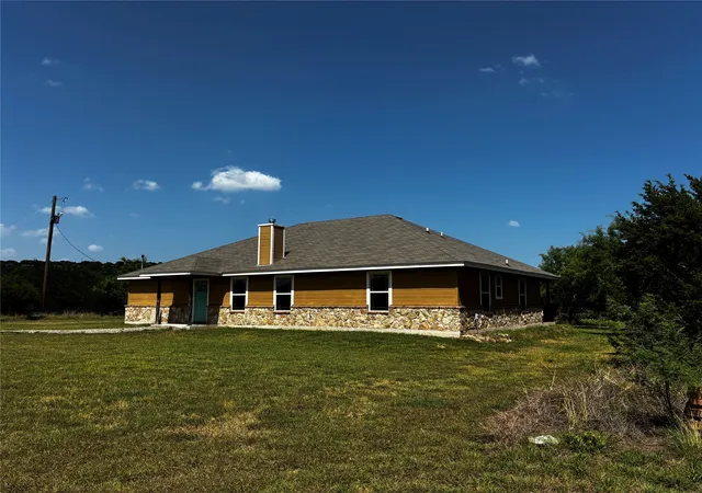 Photo 2 of Single family home for sale at 23748 N Us Hwy 281, Lampasas, TX 76550 | MLS# 21336298 | Listing updated on 2026-07-22