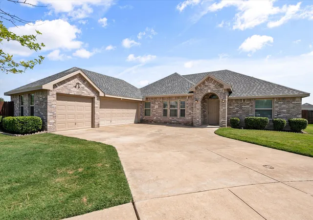 Homes for sale in Crowley, TX | 400 Hummingbird Trl, Crowley, TX 76036 | MLS# 21335661