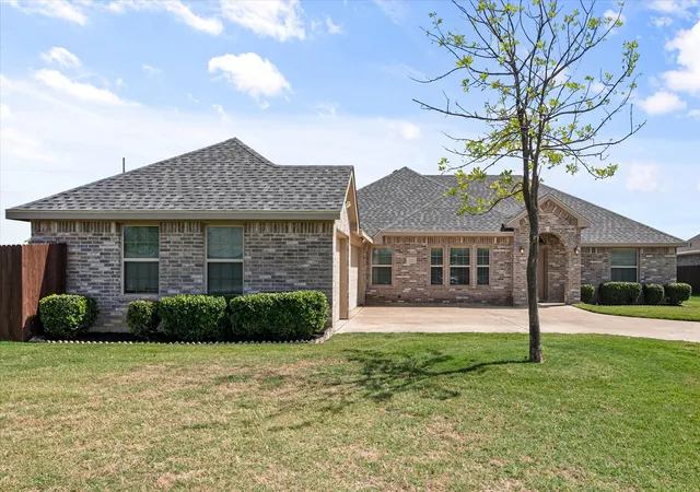 Homes for sale in Crowley, TX | 400 Hummingbird Trl, Crowley, TX 76036 | MLS# 21335661